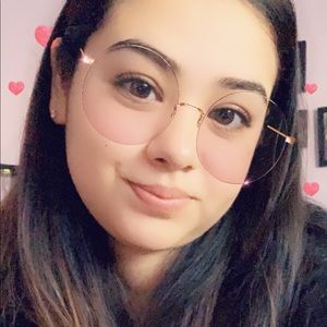 Meet your Posher, Marcela